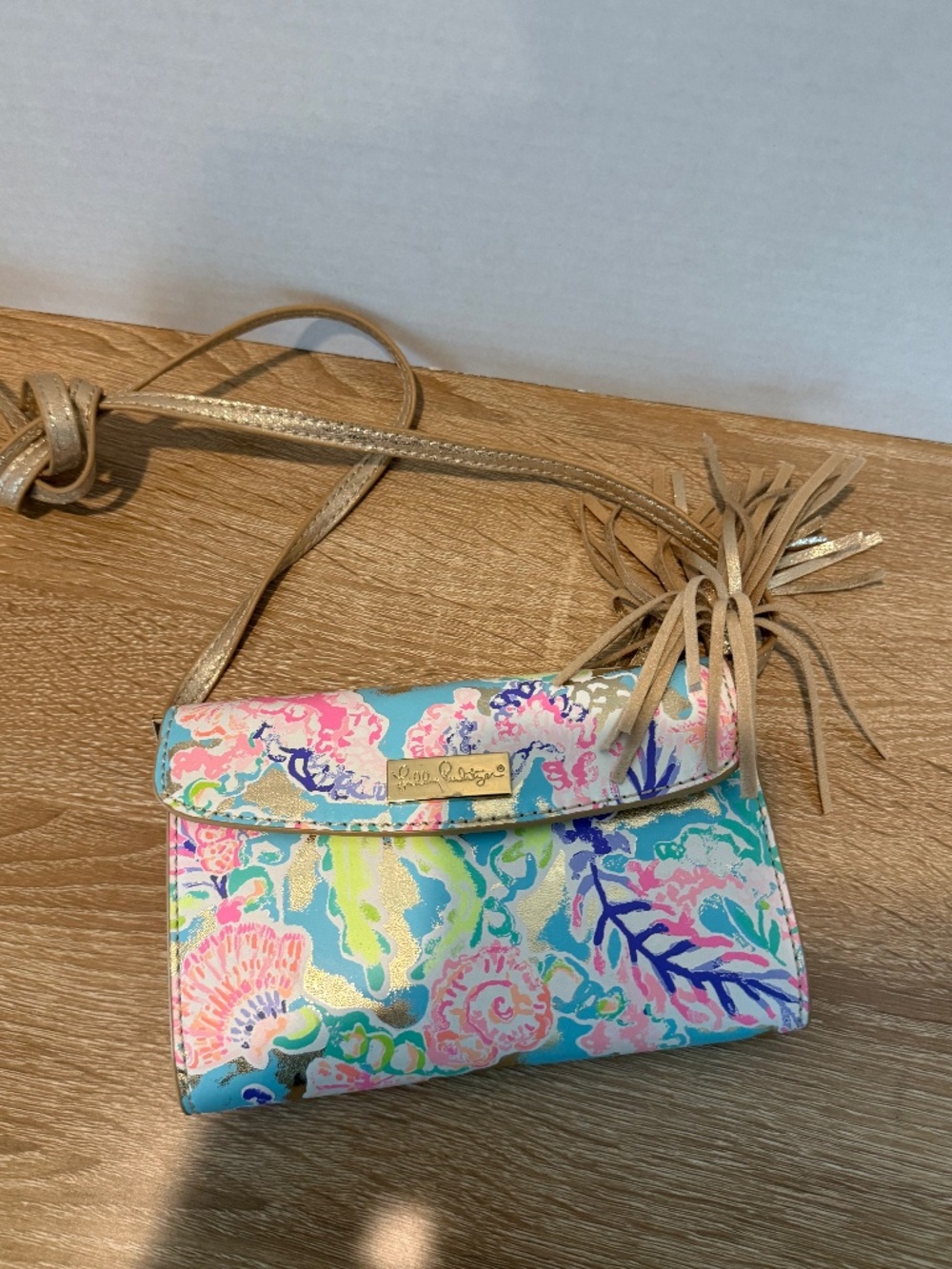 Lilly Pulitzer Bahama crossbody/wallet vegan leather adjustable/removable straps